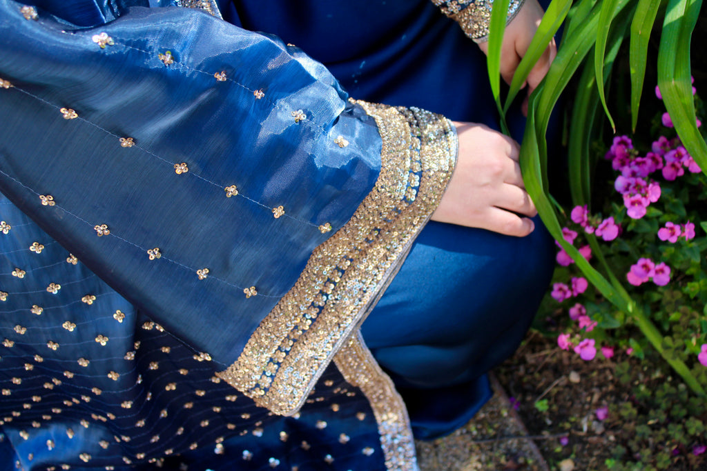 Navy Sapphire Abaya Set – Pearl Embroidered Silk Abaya with Belt | La Parure