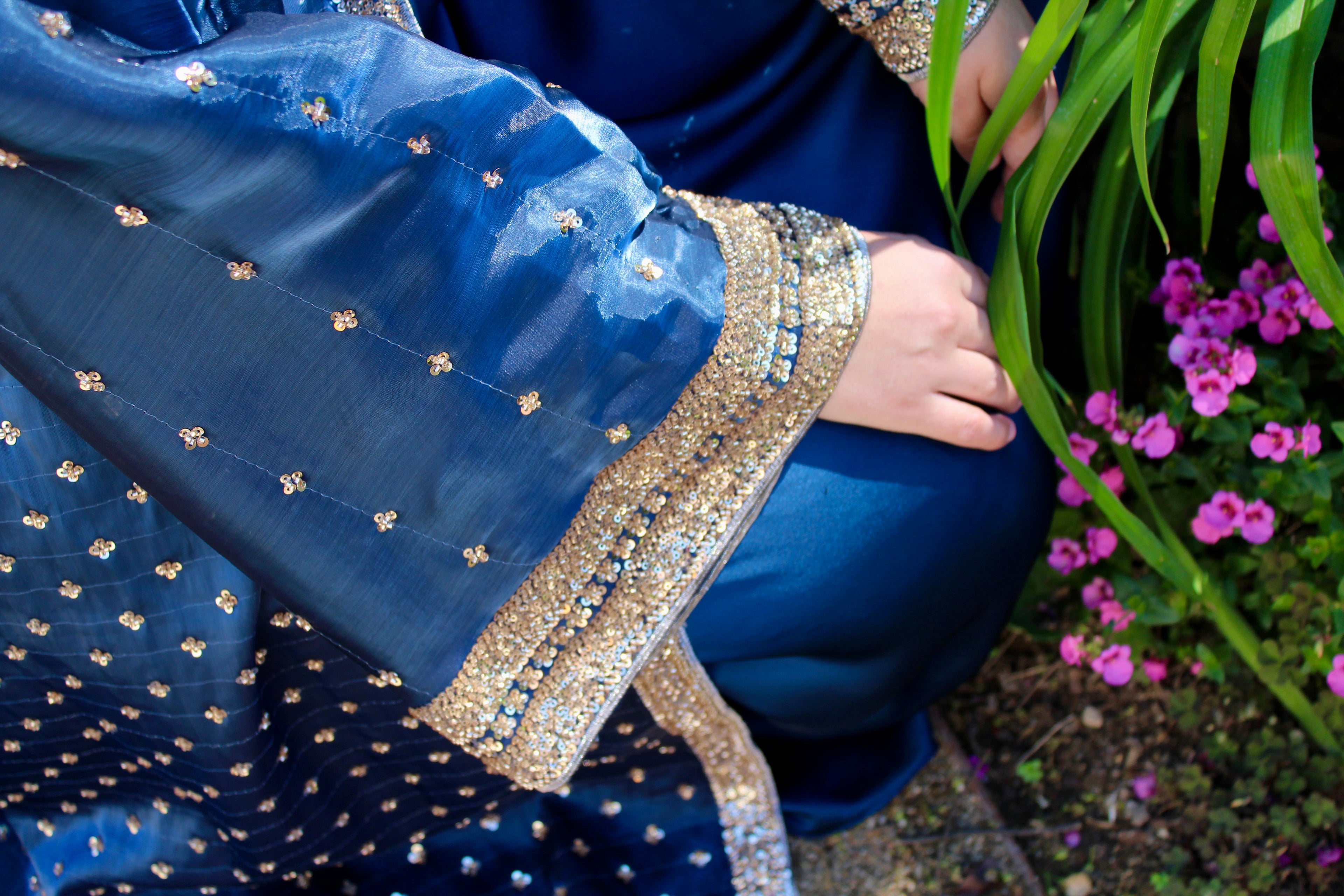 Navy Sapphire Abaya Set – Pearl Embroidered Silk Abaya with Belt | La Parure