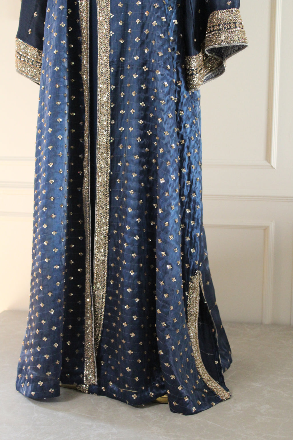 Navy Sapphire Abaya Set – Pearl Embroidered Silk Abaya with Belt | La Parure