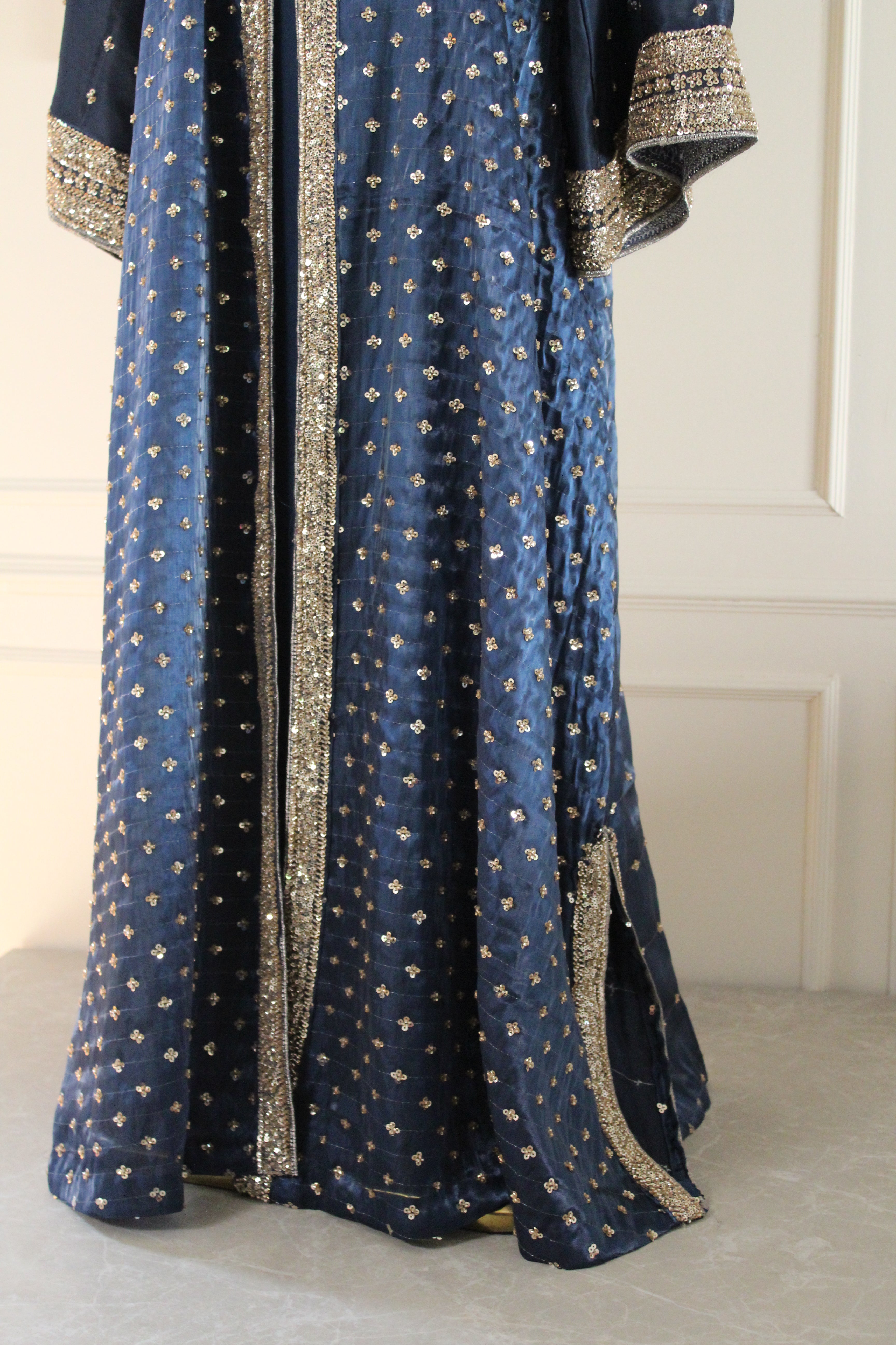 Navy Sapphire Abaya Set – Pearl Embroidered Silk Abaya with Belt | La Parure