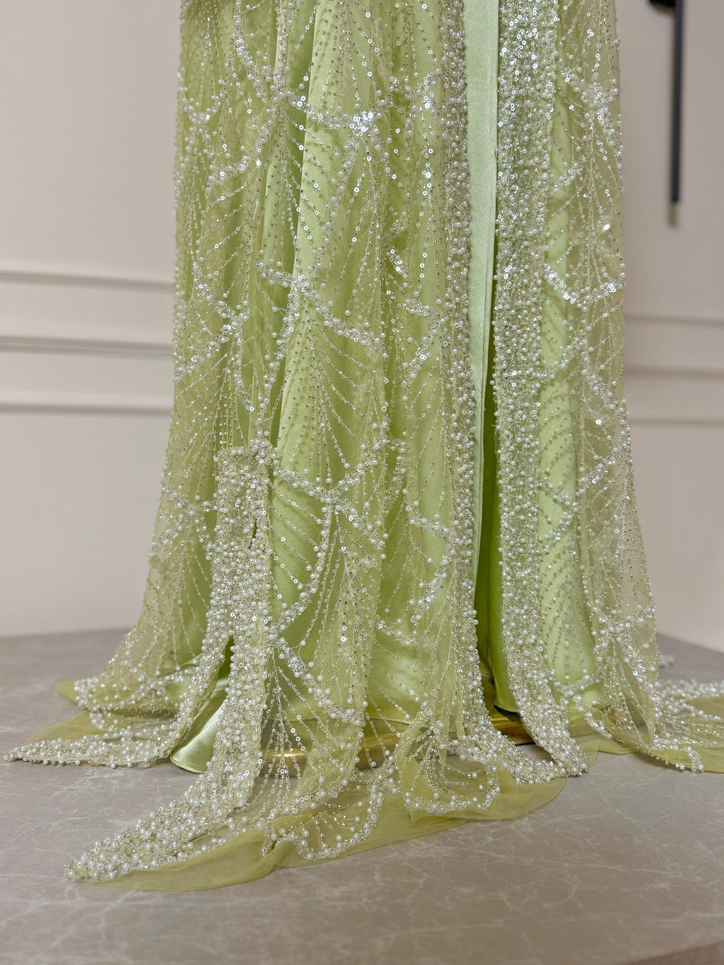 Éclat Royal - Lime Green Abaya